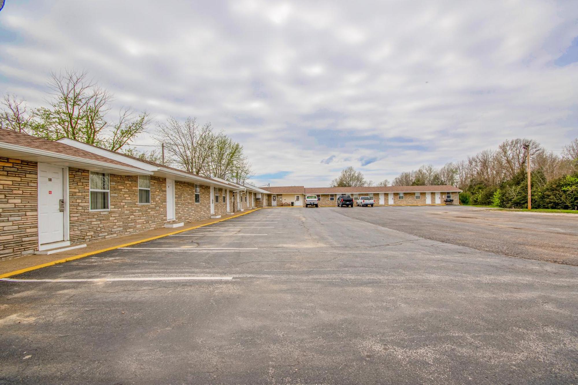 Oyo Travelier Motel Macon Exterior photo